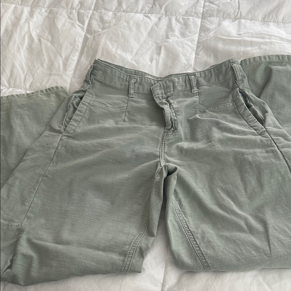 Pilcro Women’s Barrel leg Pants (Olibve color)